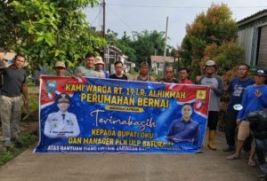 Warga RT 19 Tanjung Kemala Apresiasi Bupati OKU dan PLN Atas Bantuan Listrik
