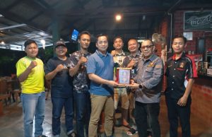 ‎KWRI OKU Serahkan Plakat Bukti Sinergi dengan PLN Baturaja ‎