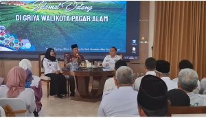 ‎Silaturahmi Puluhan Kepala Sekolah Kerumah Dinas Walikota Pagaralam ‎