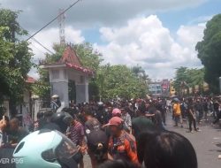 Demonstrasi di Depan DPRD OKU Berakhir Ricuh, Polisi Tembakkan Gas Air Mata ‎