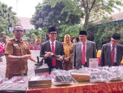 ‎Janji Jadi Bukti! Bupati OKU Bagikan 6.262 Paket Seragam Sekolah Gratis ke Seluruh Kecamatan ‎