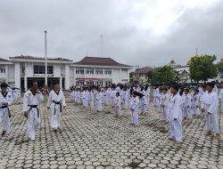 Meriah! 300 Atlet Taekwondo Se-OKU Naik Tingkat di Halaman Kantor Bupati ‎