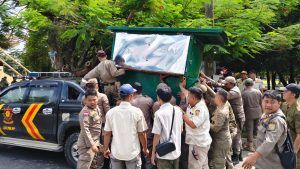 ‎Abaikan Peringatan, Lapak Pedagang Taman Kota Baturaja Disapu Bersih Satpol PP ‎