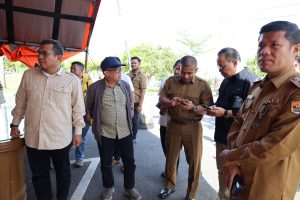 ‎Direktur Perumda Tirta Raja Dampingi Bupati OKU Serahkan Bantuan Bencana Pariaman