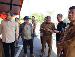 ‎Direktur Perumda Tirta Raja Dampingi Bupati OKU Serahkan Bantuan Bencana Pariaman