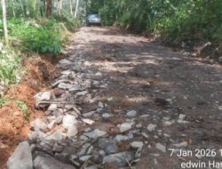 ‎Batu Bercampur Tanah, Proyek Peningkatan Jalan Gunung Meraksa Diduga Sarat Penyimpangan
