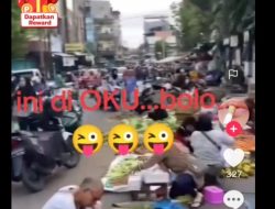 ‎Jalan Akmal Baturaja Disulap Jadi Pasar di Atas Aspal, Dikecam Netizen : Di Mana Penegakan Perda?