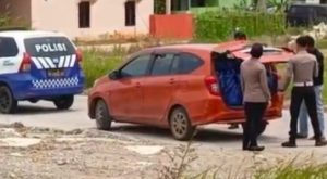 ‎Video Viral Pemeriksaan Mobil Minibus Berisi Rokok, Sopir Diamankan Polisi