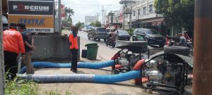 ‎Pemkab OKU Bersama BBPJN Atasi Banjir KUA Sukaraya, Lakukan Penyedotan
