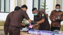 ‎Kejari OKU Musnahkan BB 59 Perkara, Narkoba Hingga Senpi Dilenyapkan