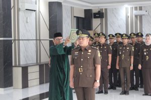 ‎Kajari OKU Lantik Kasi Intelijen Baru dan 17 PNS ‎