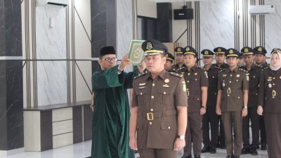 ‎Kajari OKU Lantik Kasi Intelijen Baru dan 17 PNS ‎