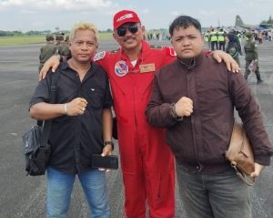 Apri Wilianto Puji Atraksi Udara Jupiter Aerobatic Team yang Memikat Warga Banjarbaru