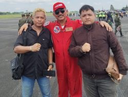 Apri Wilianto Puji Atraksi Udara Jupiter Aerobatic Team yang Memikat Warga Banjarbaru