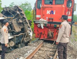 Tabrakan Dua KA Babaranjang di OKU, Awak Kereta Luka-luka ‎